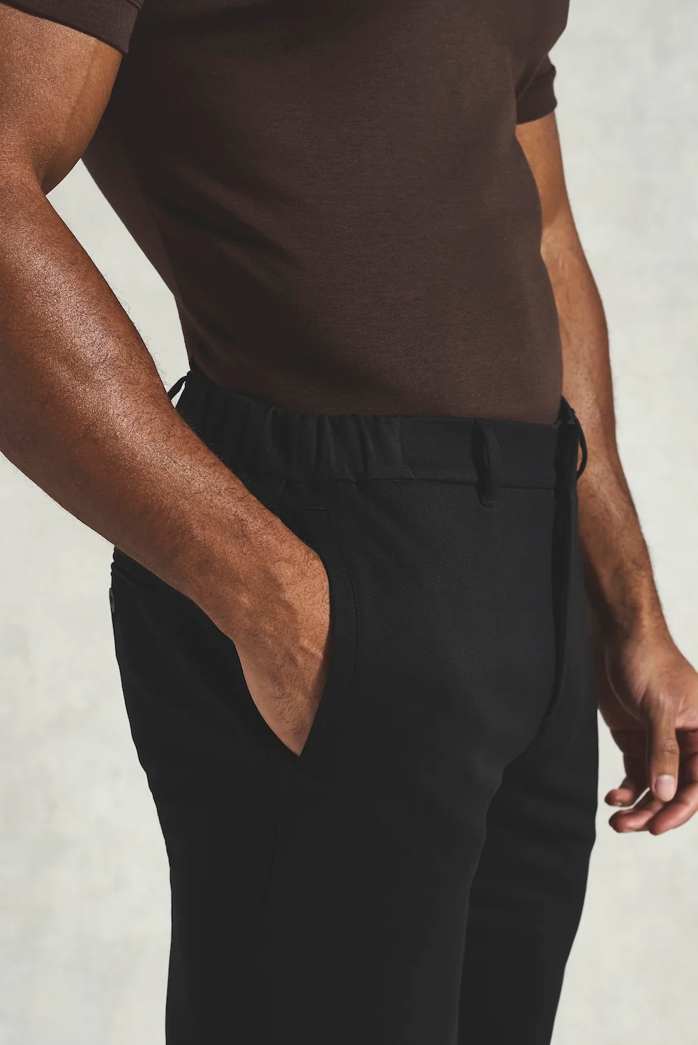 365 Muscle Fit Trouser in Black - Image 4