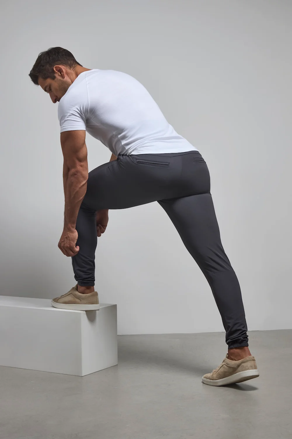 Everyday Tech Trousers in Graphite - Image 4