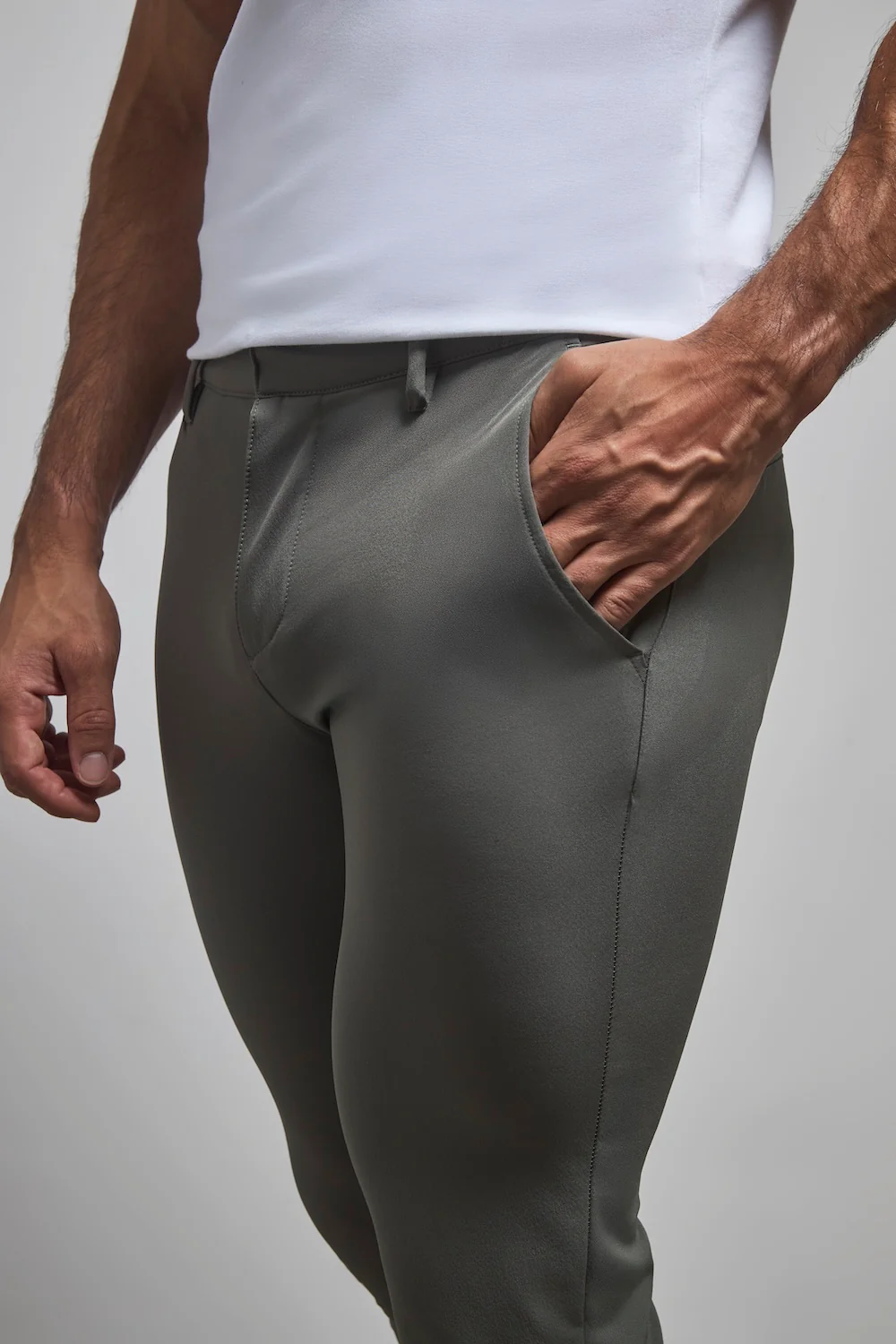 Everyday Tech Trousers in Olive - Image 4