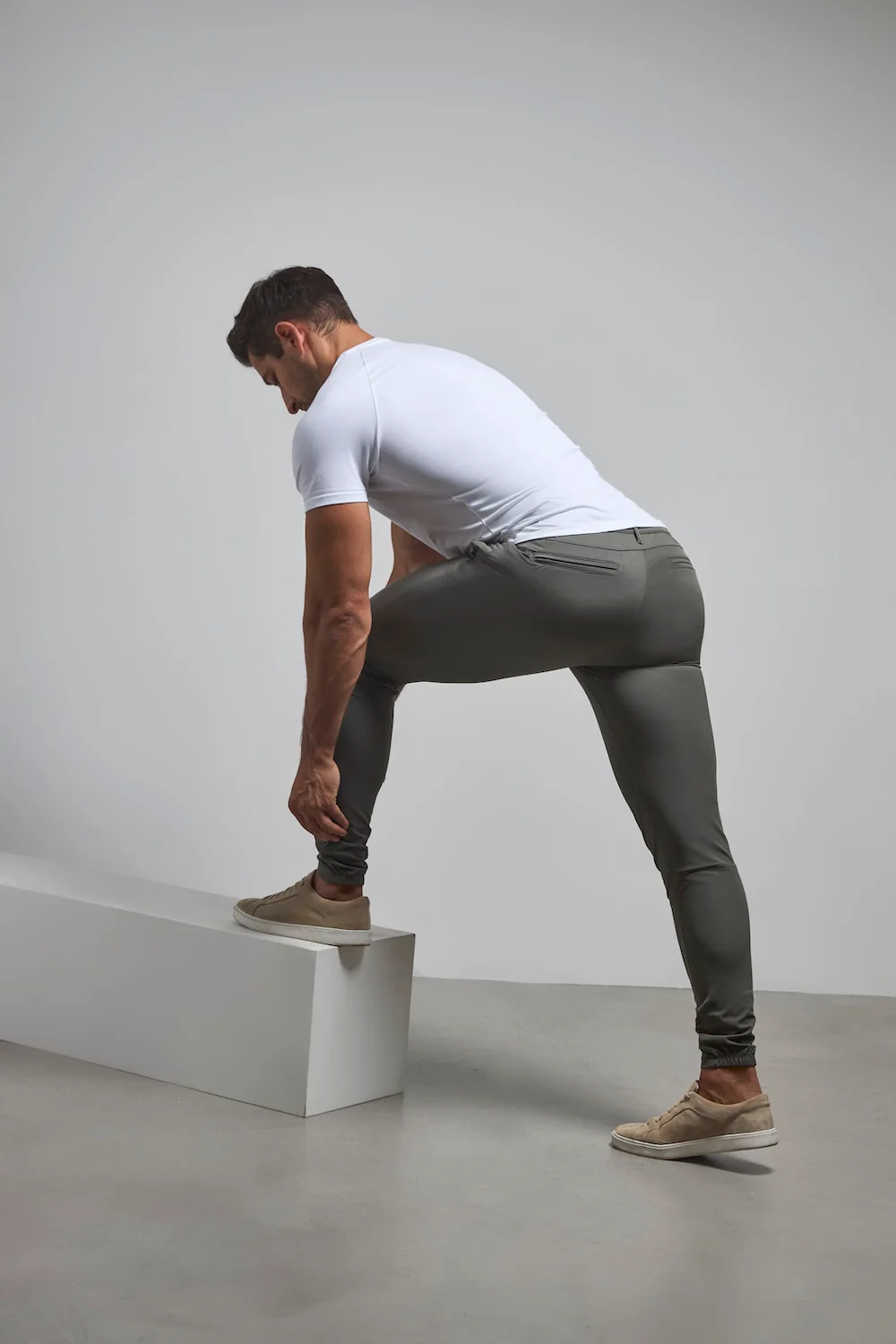 Everyday Tech Trousers in Olive - Image 6