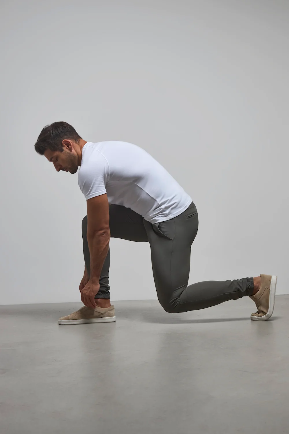 Everyday Tech Trousers in Olive - Image 7