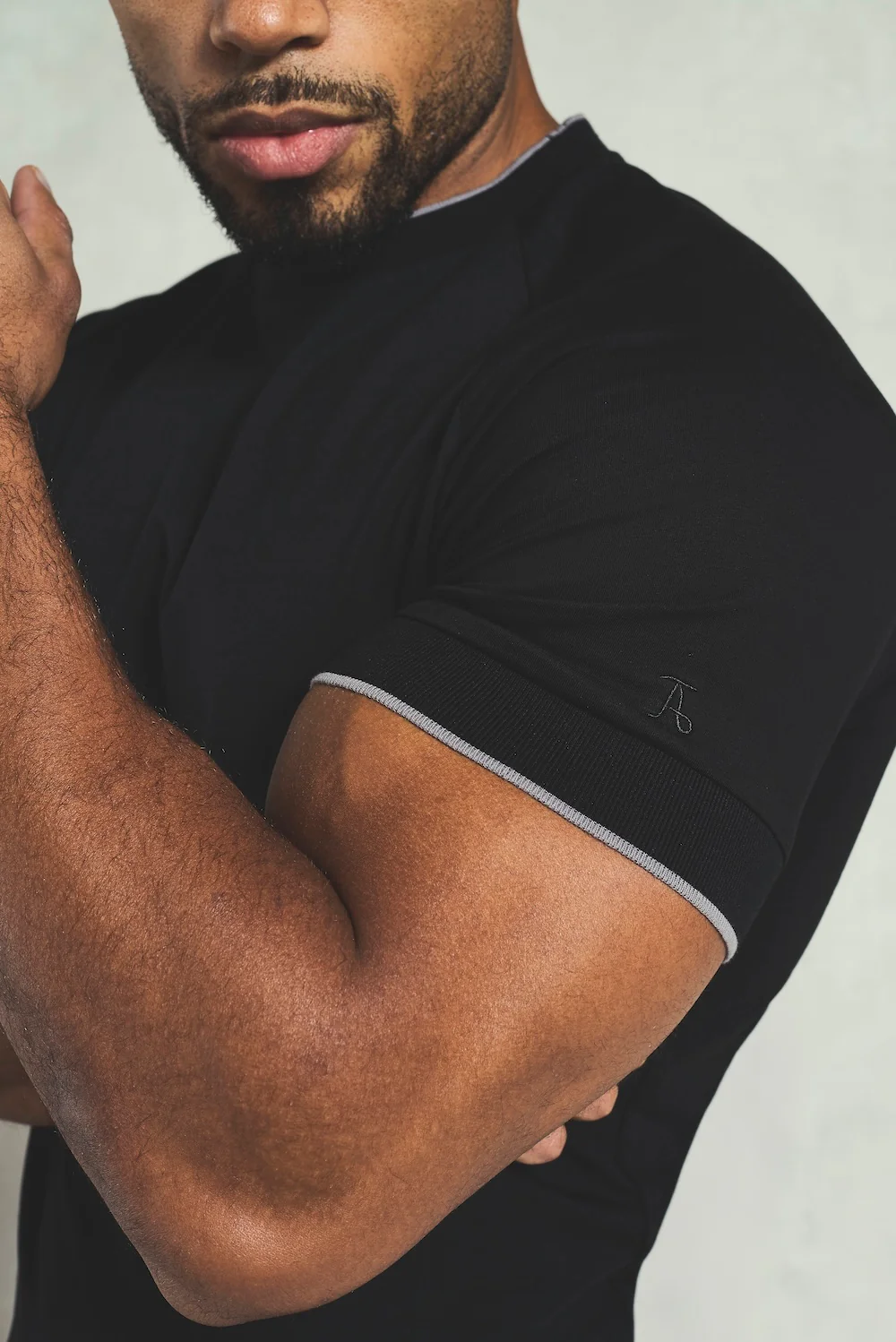 Fine Tipped T-Shirt in Black and Graphite - Image 4