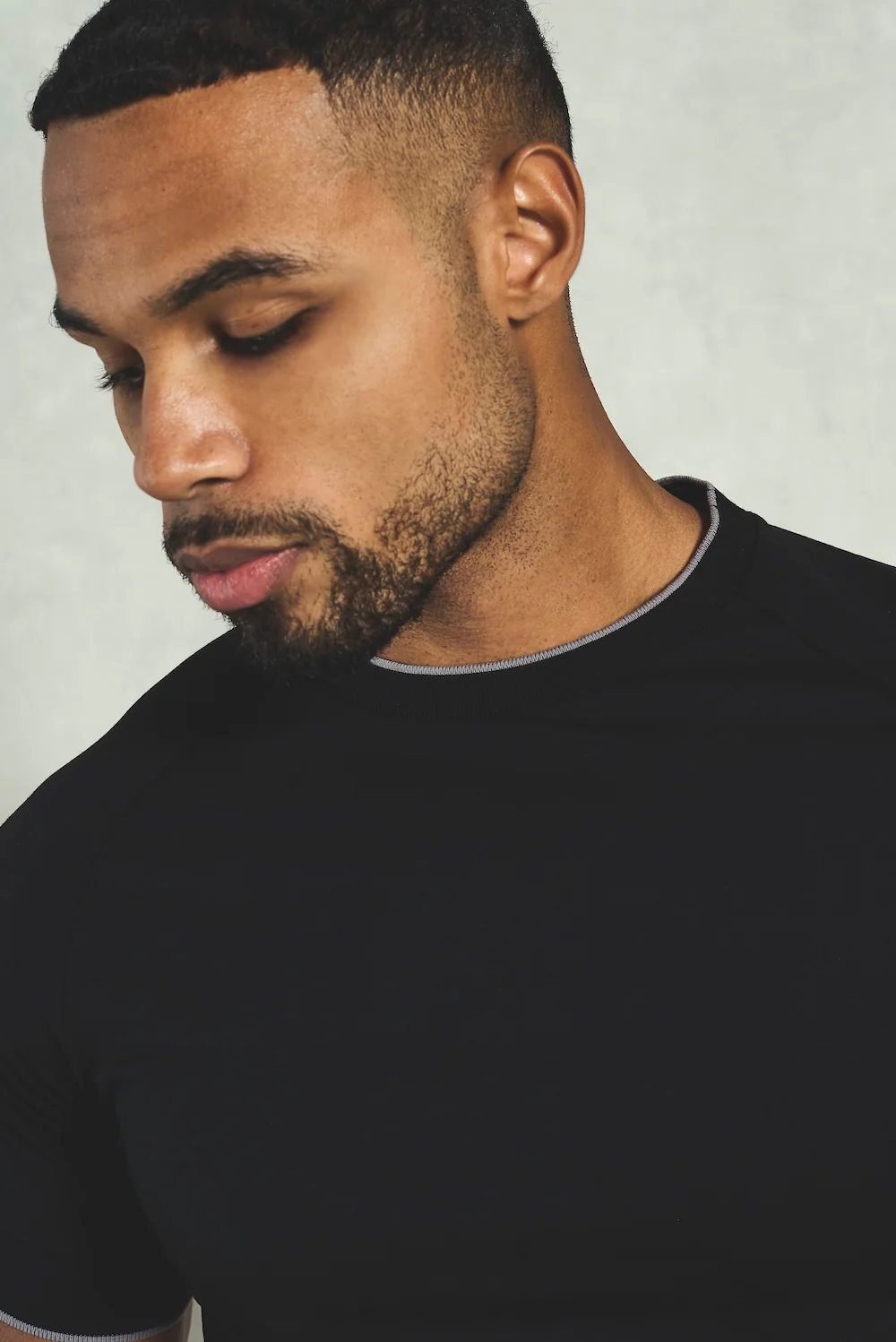 Fine Tipped T-Shirt in Black and Graphite - Image 5