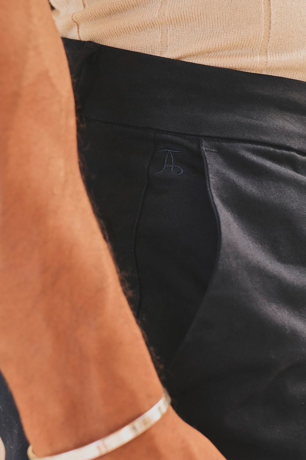 Muscle Fit Stretch Chino Shorts in Navy - Image 4