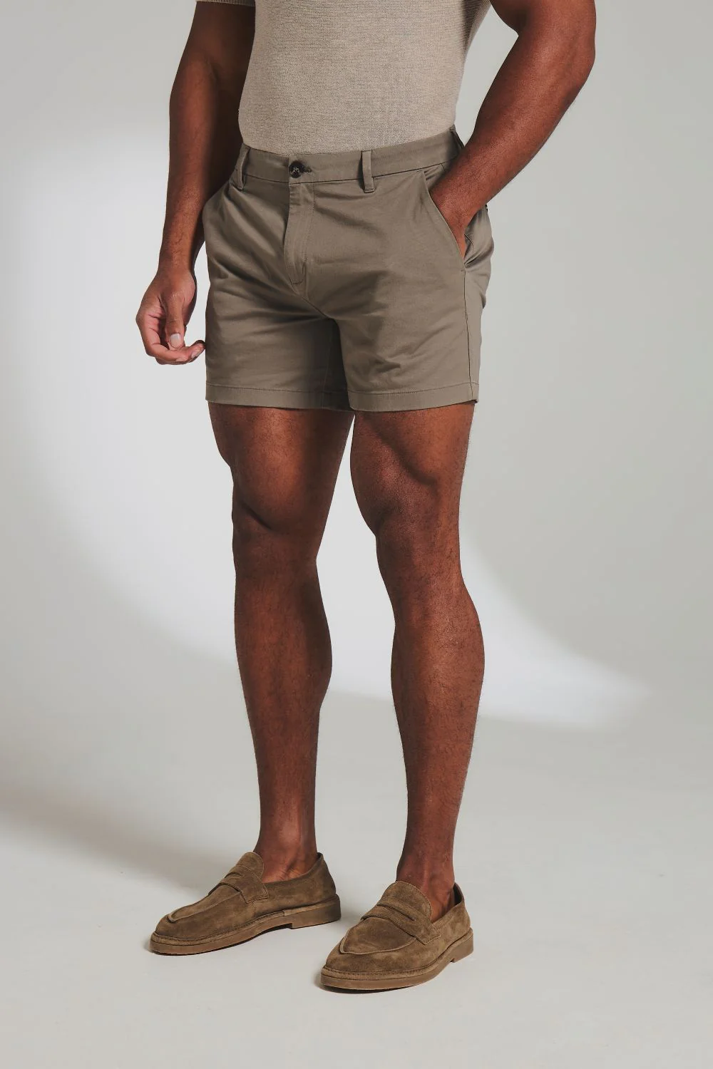 Muscle Fit Stretch Chino Shorts - Shorter Length in Dark Taupe - Image 5