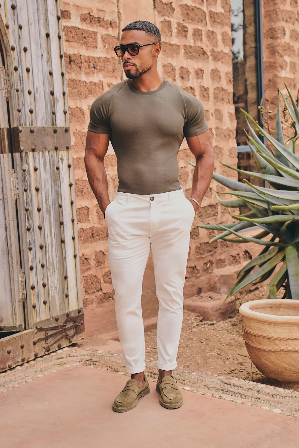 Muscle Fit Cotton Stretch Chino Trouser in Chalk - Image 4