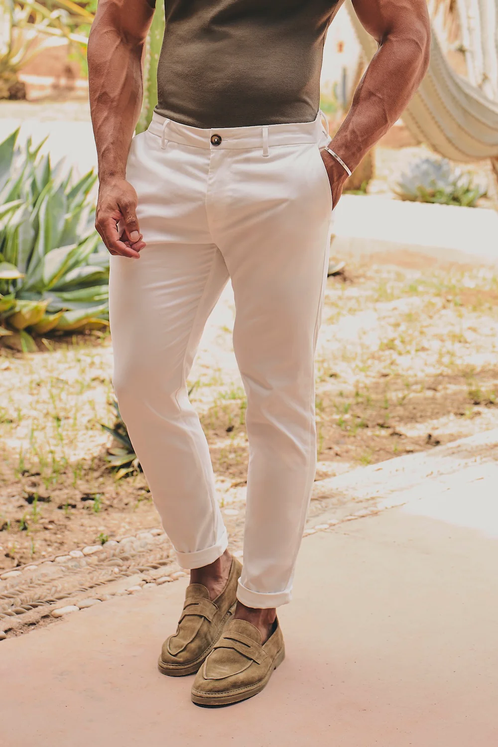 Muscle Fit Cotton Stretch Chino Trouser in Chalk - Image 6