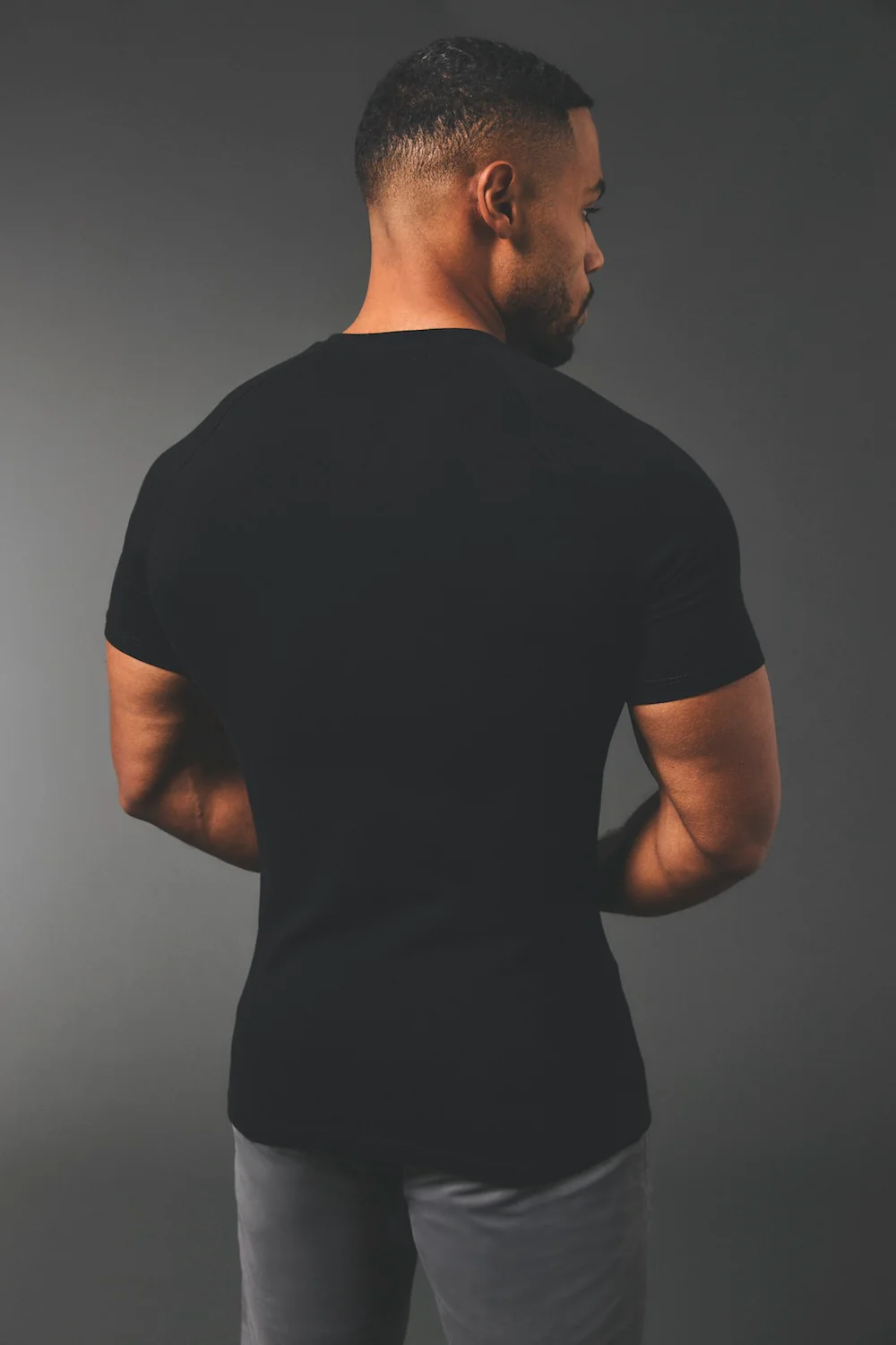 Muscle Fit V-Neck in Black - Image 5