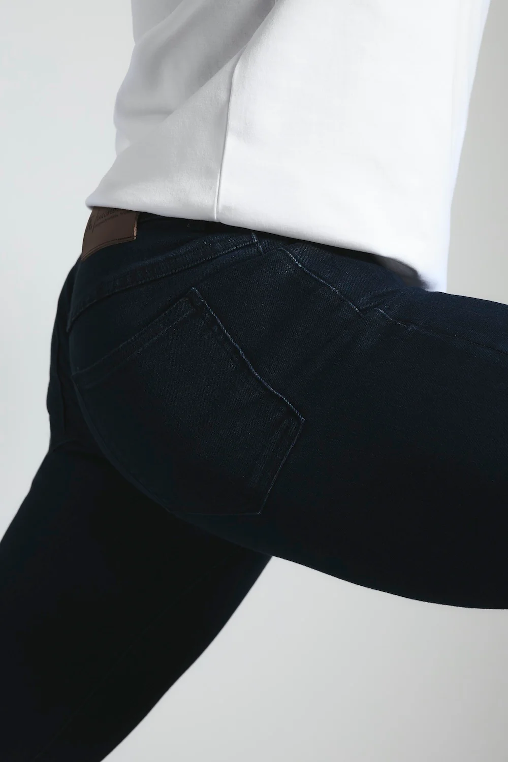 Muscle Fit Jeans in Indigo - Image 6