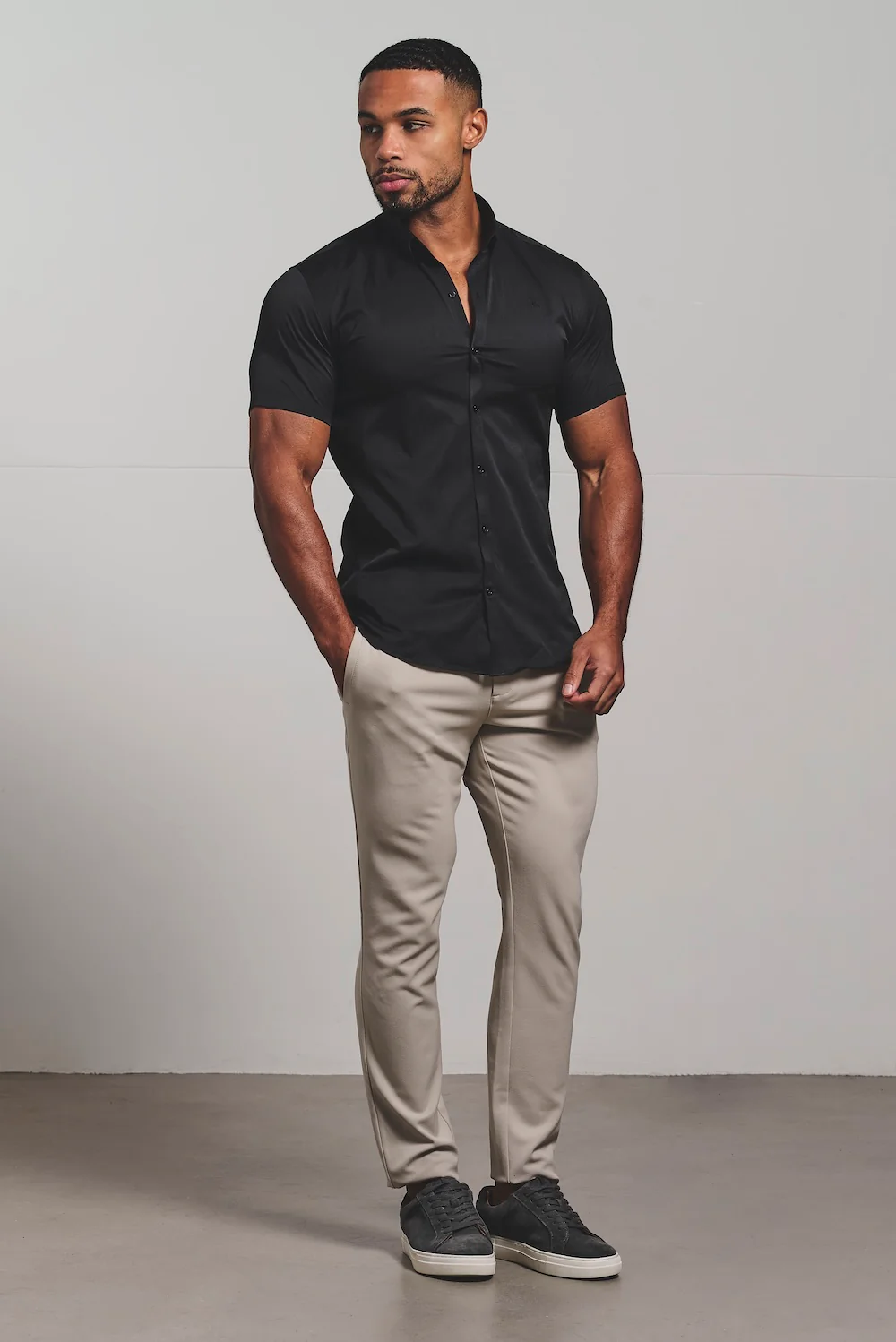 Muscle Fit Short Sleeve Signature Shirt in Black - Image 4