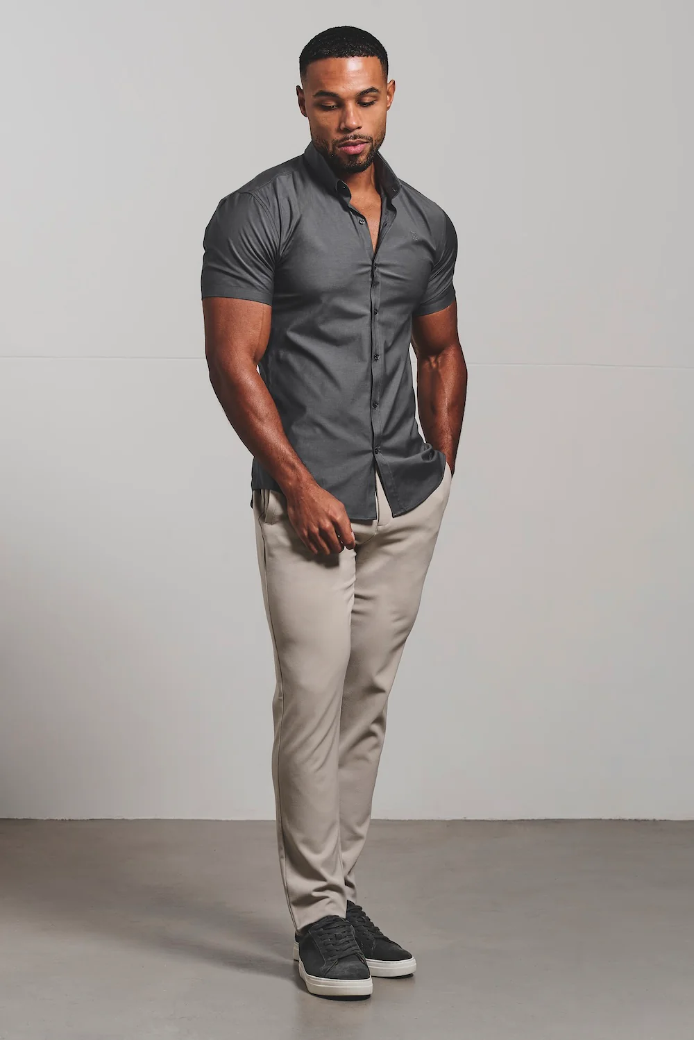 Muscle Fit Short Sleeve Signature Shirt in Grey - Image 3