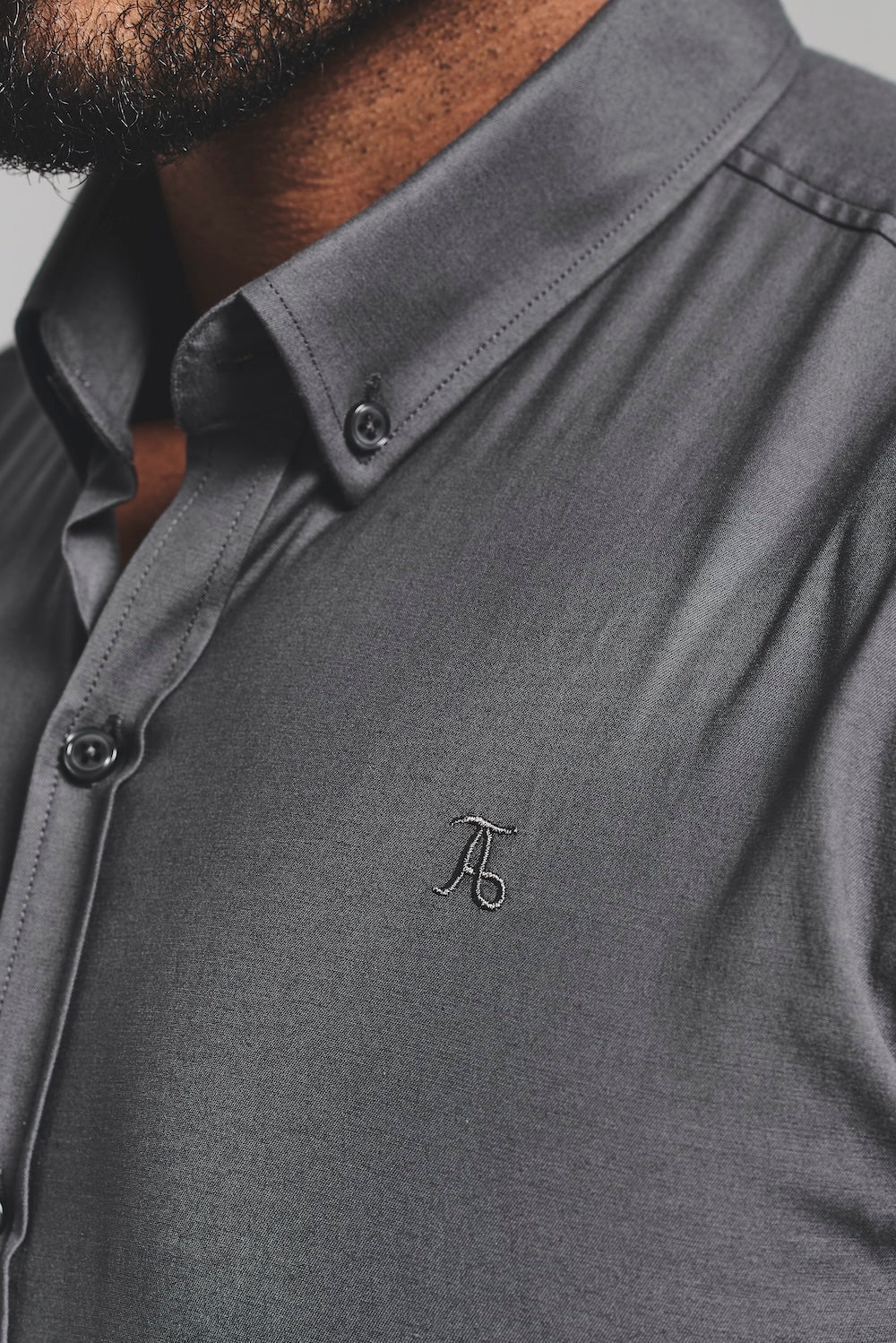 Muscle Fit Short Sleeve Signature Shirt in Grey - Image 5