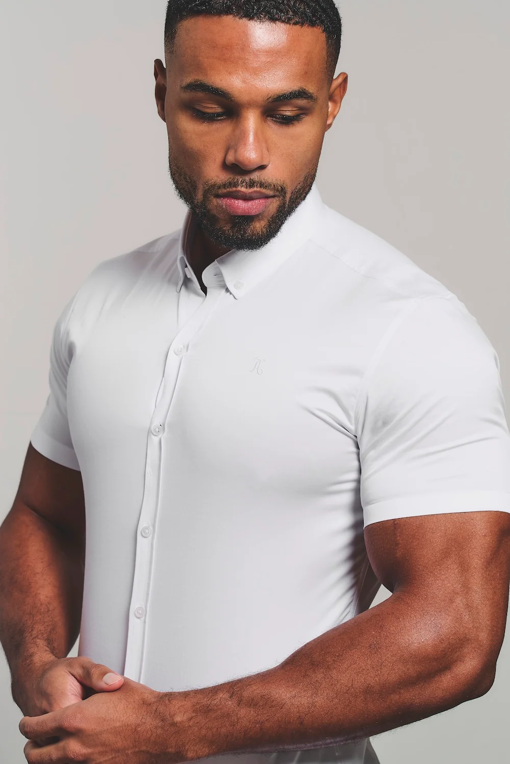 Muscle Fit Short Sleeve Signature Shirt in White - Image 5