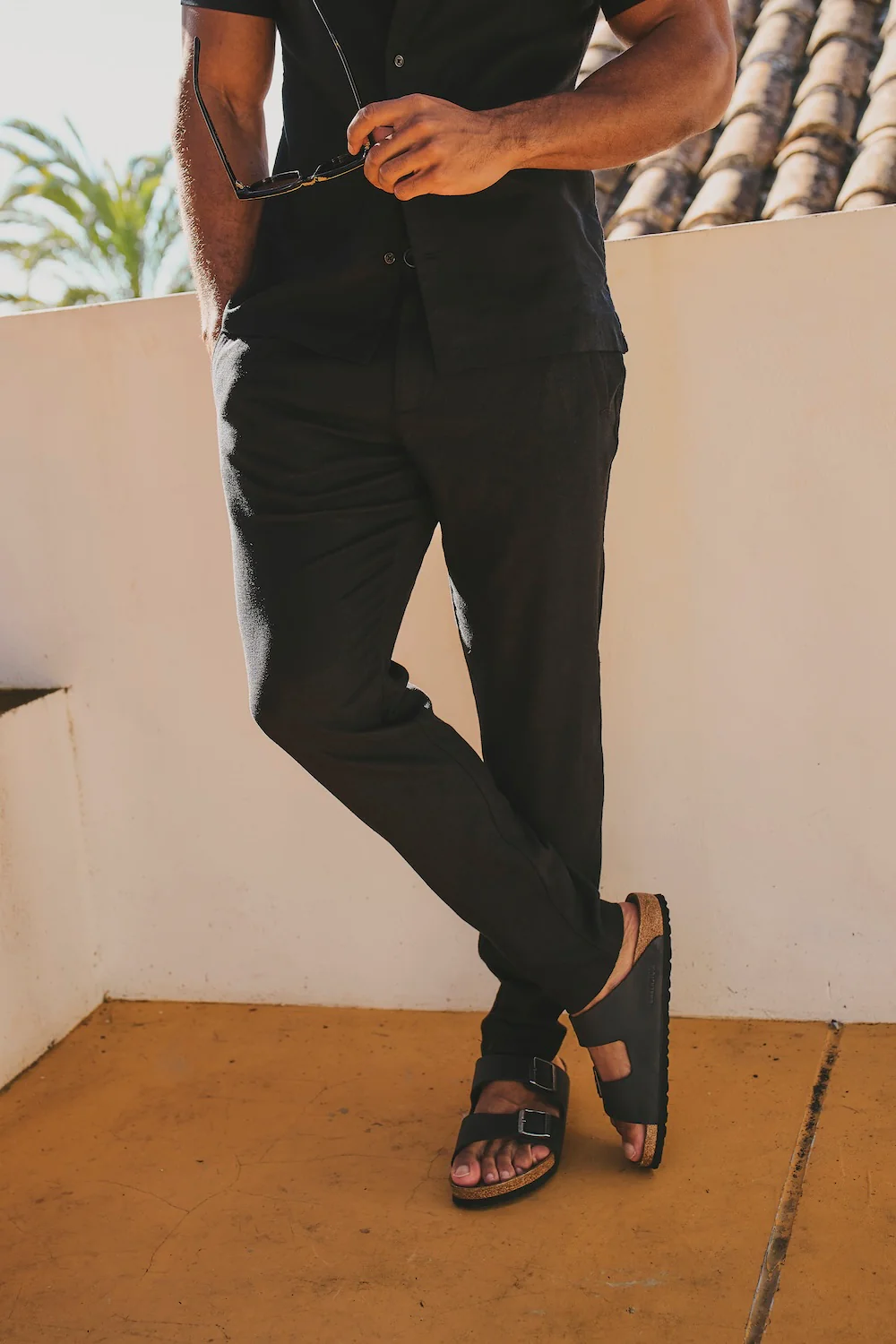 Stretch Linen Blend Single Pleated Trousers in Black - Image 3