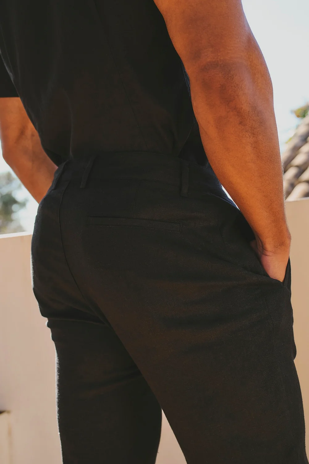 Stretch Linen Blend Single Pleated Trousers in Black - Image 5