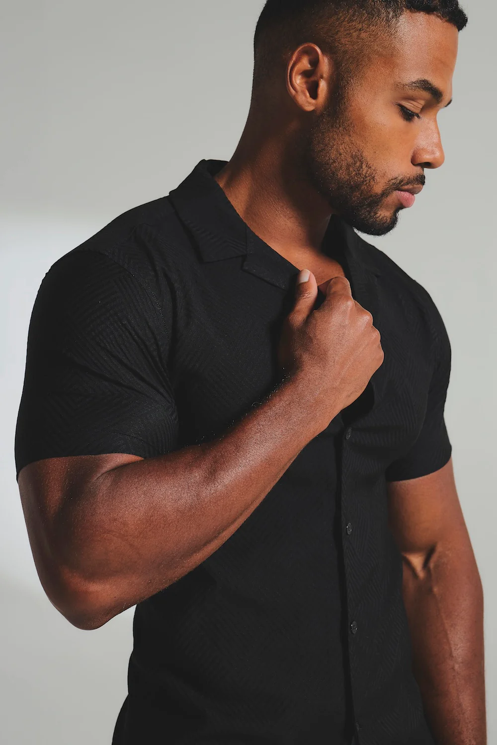 Woven Textured Cuban Collar Shirt in Black - Image 5